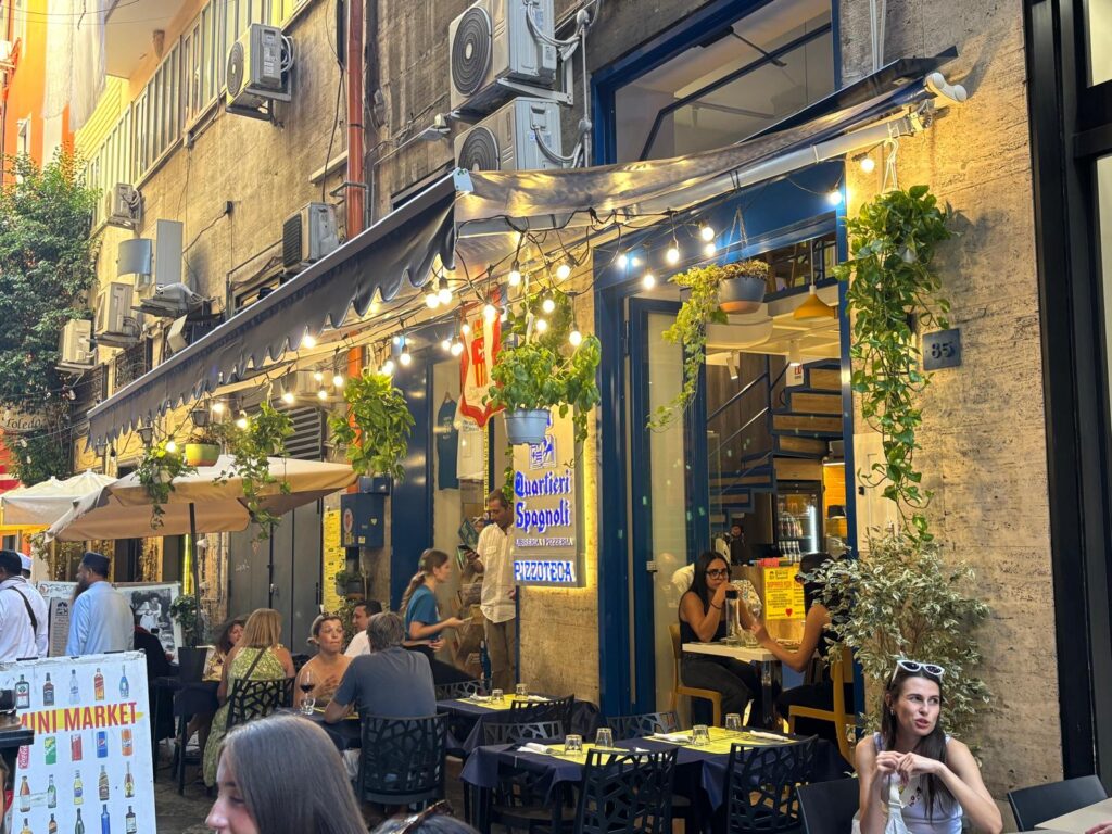Pizzoteca “Mangia un libro e leggi una pizza”: intervista a Raffaele Esposito