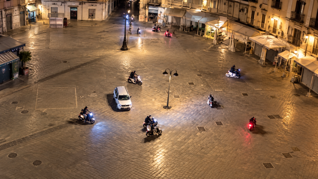 Napoli, 14enne accoltellato a piazza Mercato: colpito alla coscia dopo una lite tra giovanissimi
